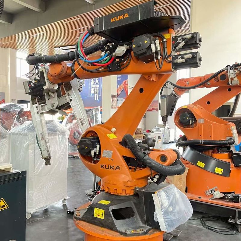 KUKA KR210 R3100 Robot industriel à 6 axes bras robot avec 210 kg de charge utile et 0,06 mm de répétabilité