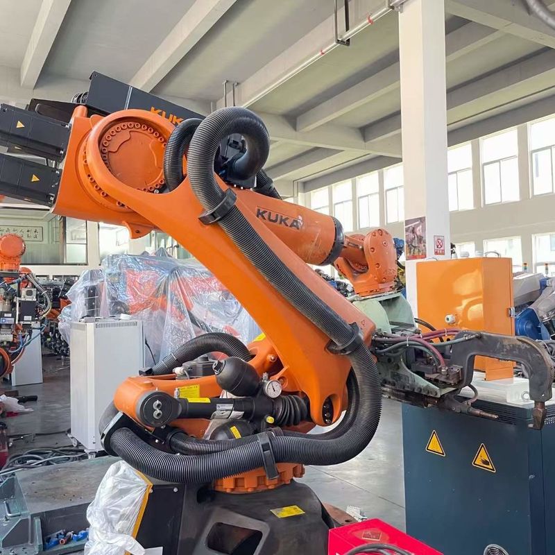 KUKA KR210 R3100 Robot industriel à 6 axes bras robot avec 210 kg de charge utile et 0,06 mm de répétabilité