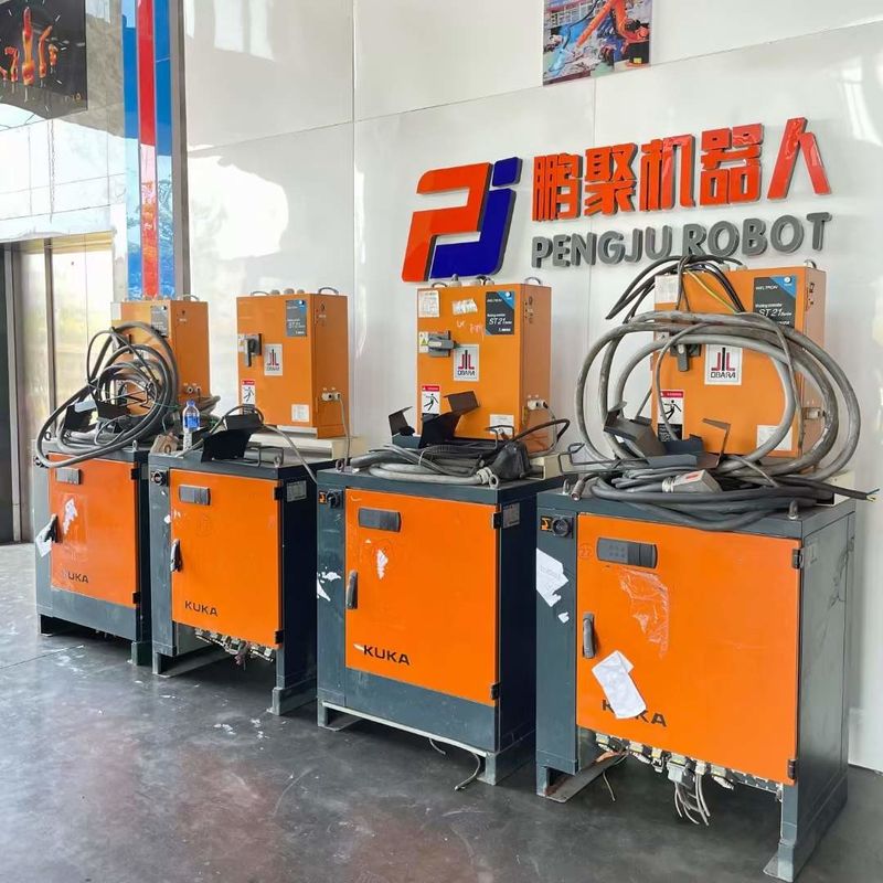 KUKA KR 270 R2700 Bracelet robot ultra à 6 axes avec une charge utile de 270 kg 2696 mm de portée et 0,06 mm de répétabilité