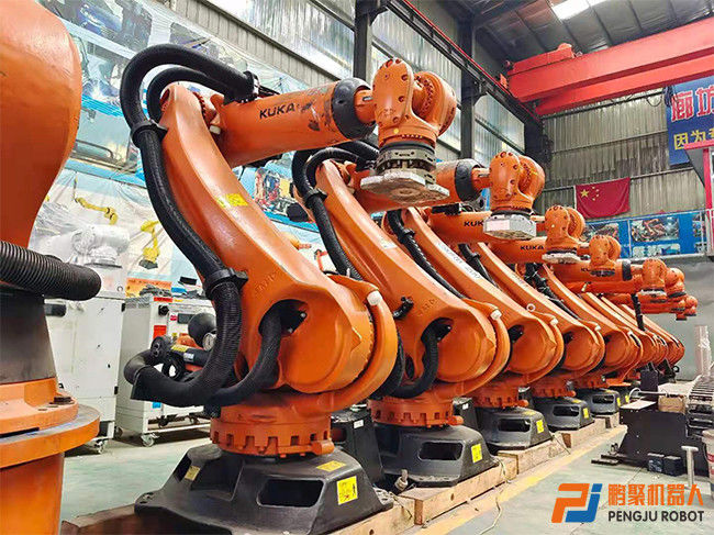 KUKA KR210 R2700 robot C4 supplémentaire NOUVEAU et USÉ disponible soudage à la pointe, pressage, palettisation, chargement et déchargement