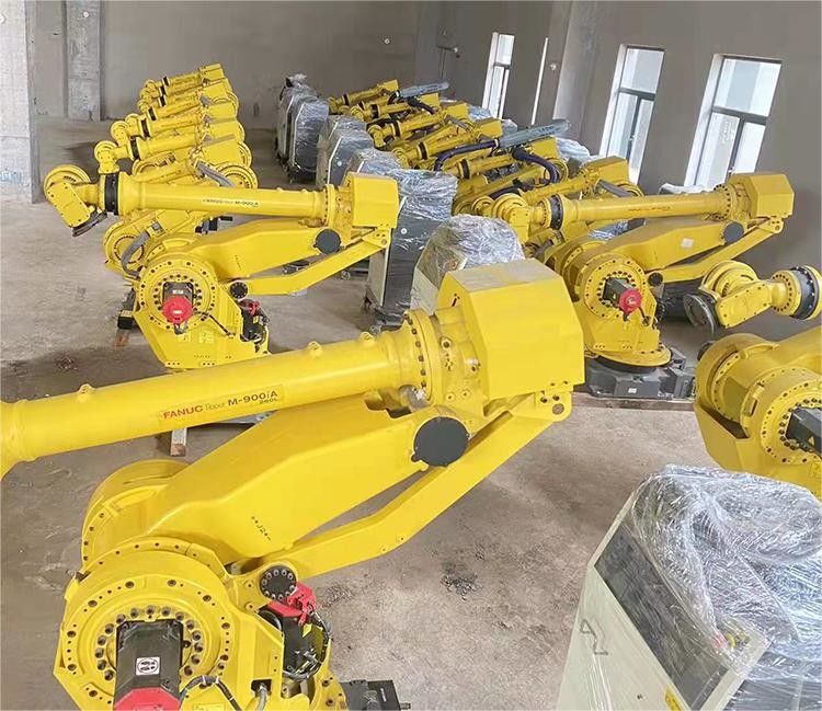 Fanuc R-2000iB-210F Presses de soudage à la broche à l'aide d'un robot de manipulation
