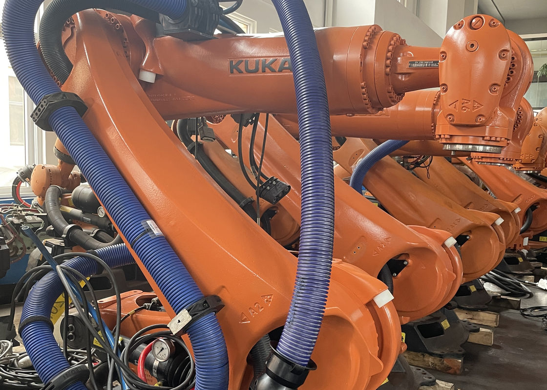 Précision KUKA KR210 R2900 Robot industriel 210 kg de charge utile et 2900 mm de portée pour couper la charge et la manutention des matériaux