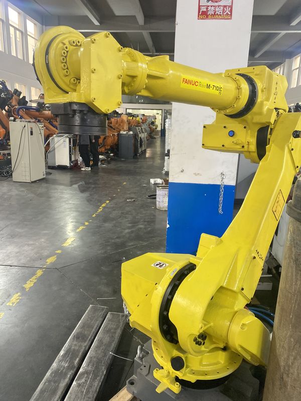 Haches utilisées du robot 6 de FANUC M-710iC/70 pour l'installation au sol