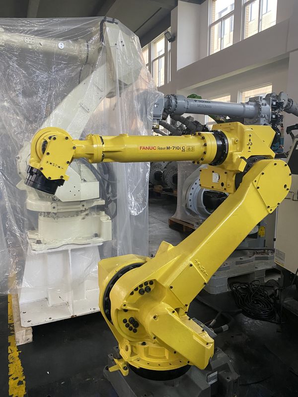 Haches utilisées du robot 6 de FANUC M-710iC/70 pour l'installation au sol
