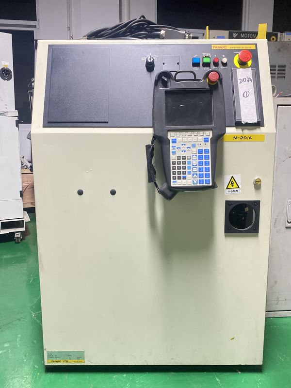 Fanuc 20iA ± 0,07 mm Robot de soudage par arc de répétabilité 20 kg Charge utile 1811 mm Portée pour l'usinage, la manutention et la mesure des pièces