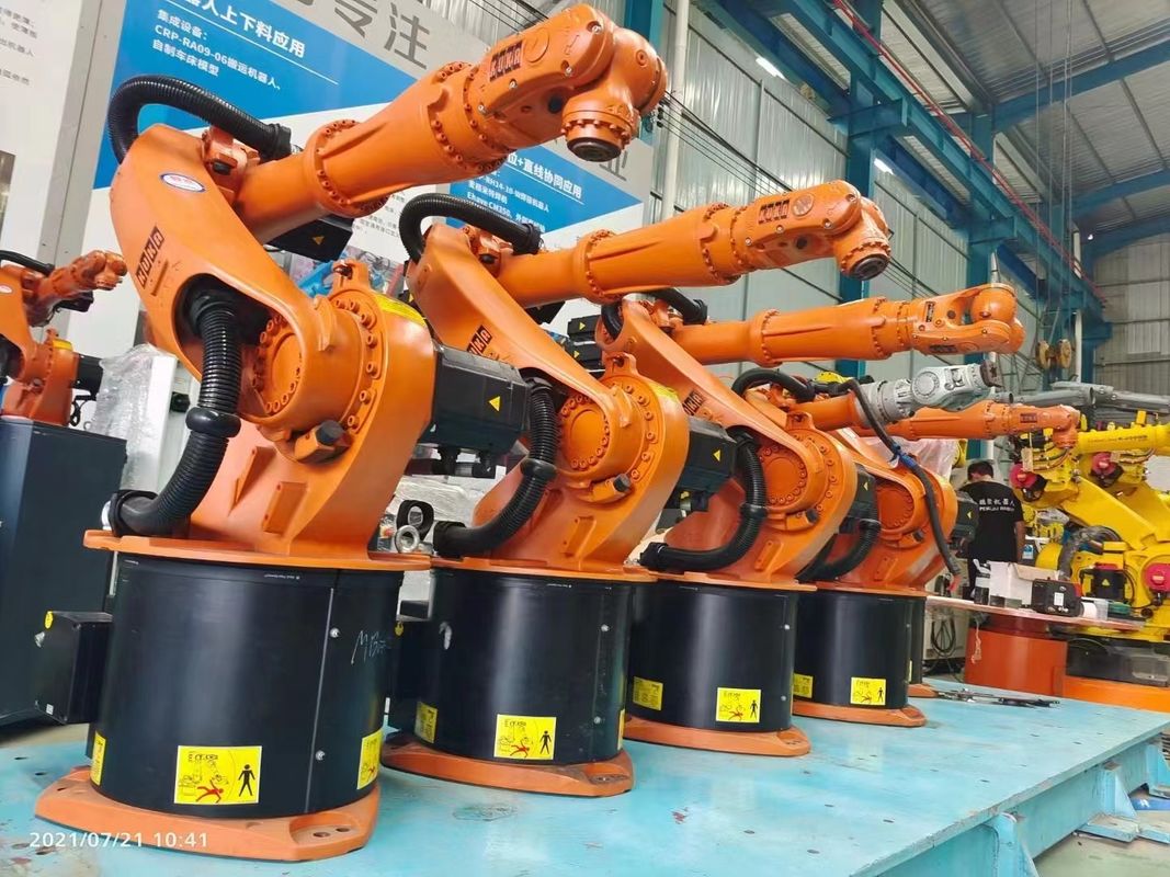 Les robots KUKA sont disponibles avec une charge utile de plafond de 16 kg Répétabilité ±0,1 mm KR16L6 robot