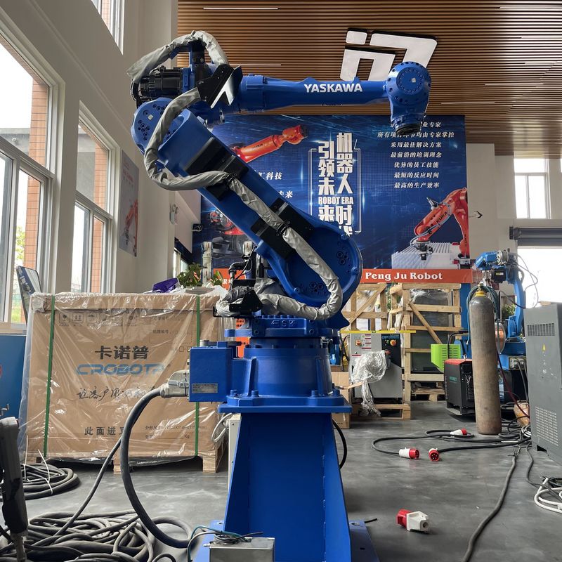 La programmation PC utilise des robots YASKAWA avec une capacité de charge utile de 50 kg Traitement des matériaux, coupe de plasma