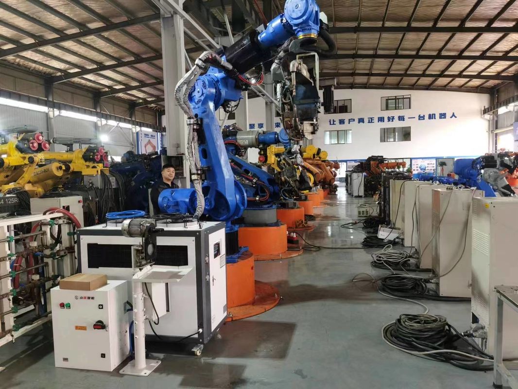 Yasakawa Es165d Robot de soudage par point pour alliage d'aluminium galvanisé plaque d'acier inoxydable boulon d'ancrage