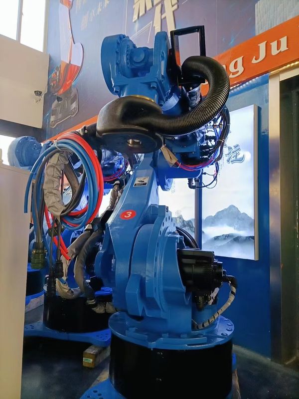 Yasakawa Es165d Robot de soudage par point pour alliage d'aluminium galvanisé plaque d'acier inoxydable boulon d'ancrage