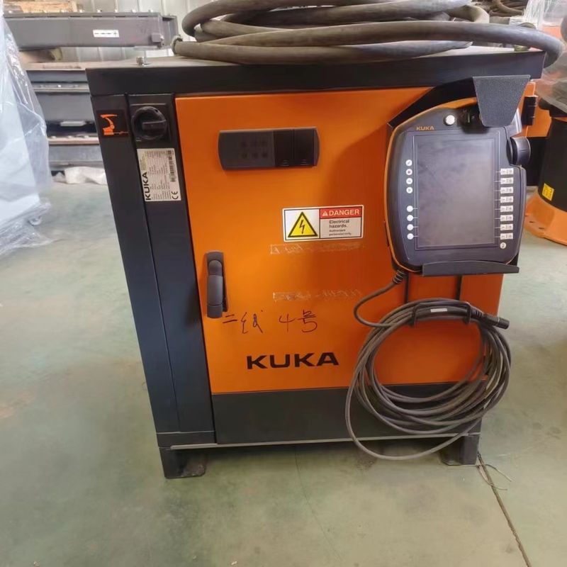 KUKA KR210 R2700 Prime Robot 6 axes 210 kg Charge utile 2700 mm Portée pour le soudage par points Palletisation Chargement et déchargement