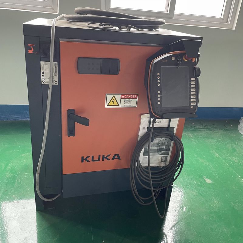 KUKA Kr16 Robot de soudage à l'arc avec contrôleur XP Chargement et déchargement de pièces Manipulation de pièces bras de robot industriel