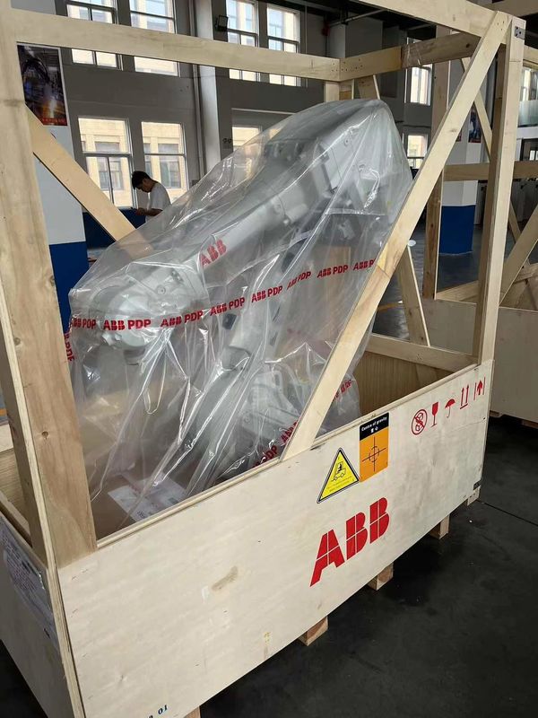 Nouveau ABB IRB 6700-300/2.70, 300 kg de charge, portée 2700 mm, soudage à l'arc, assemblage, chargement et déchargement de pièces, éducation