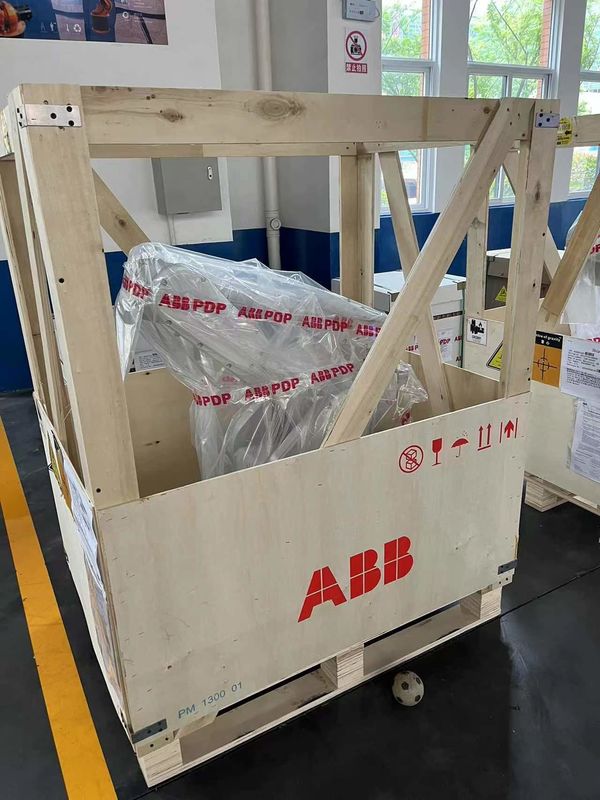 Nouveau ABB IRB 2600 M2004 20/12 -1.65/1.85 20 kg Soudage à l' arc, pressage, chargement et déchargement de pièces, usinage