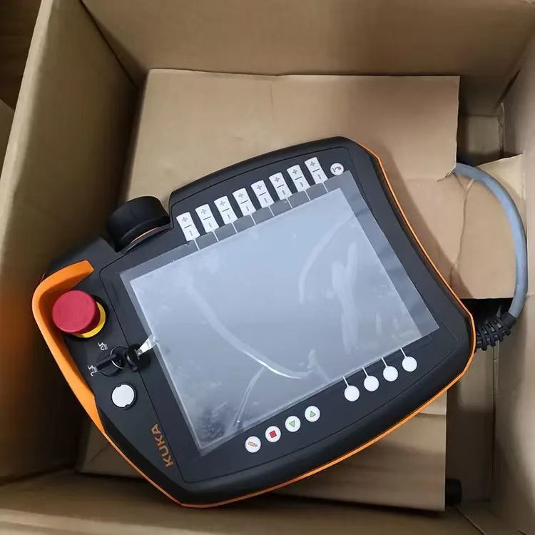 Nouveau KUKA KR210 R2700, KRC4, charge de 210 kg, atteindre 2700 mm, palettisation, assemblage, chargement et déchargement de pièces, éducation