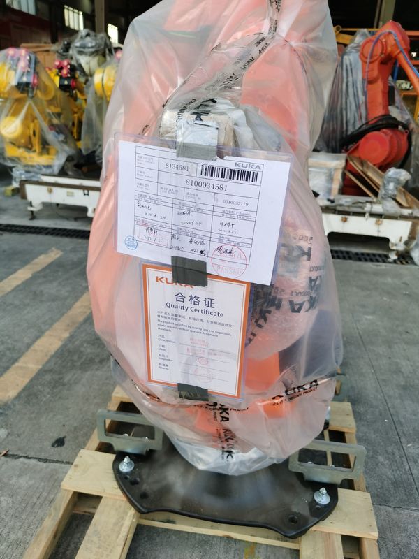 Nouveau KUKA KR210 R2700, KRC4, charge de 210 kg, atteindre 2700 mm, palettisation, assemblage, chargement et déchargement de pièces, éducation