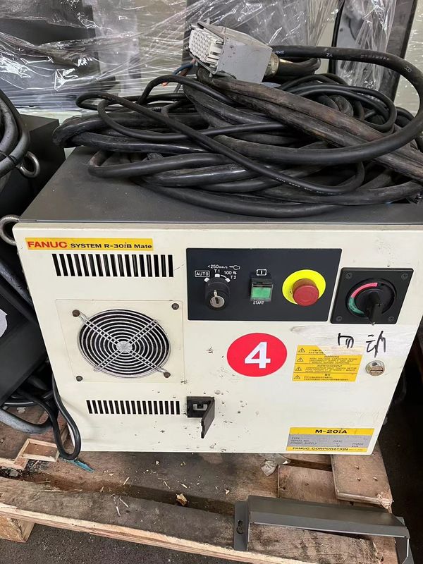 FANUC M-20iA/10L, charge utile de 10 kg, portée de 2009 mm, robots de manutention de matériaux de soudage à arc, robots d'usinage, chargement