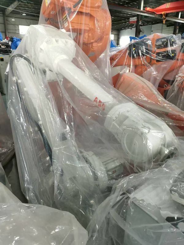 ABB IRB 4600-40/2.05 IP67 6 axes 40 kg charge utile moyenne ABB Robot pour les applications de déblaiement et de dépôt de machines.