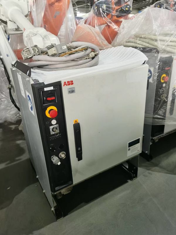 ABB IRB 4600-40/2.05 IP67 6 axes 40 kg charge utile moyenne ABB Robot pour les applications de déblaiement et de dépôt de machines.