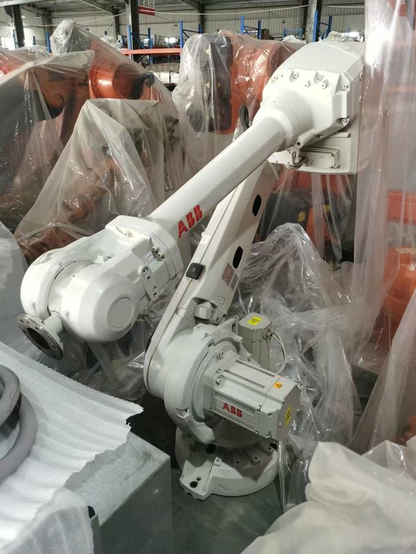 Robots ABB utilisés 6 axes bras robotique IRB 4600-40/2.55 avec portée de 2550 mm et capacité de charge utile de 40 kg pour souder assemblage de coupe et de machine de tendance