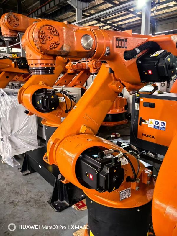 2033 mm de portée KUKA KR60-3 Charge utile de 60 kg Utilisée par les robots KUKA pour la manutention et le ramassage des matériaux