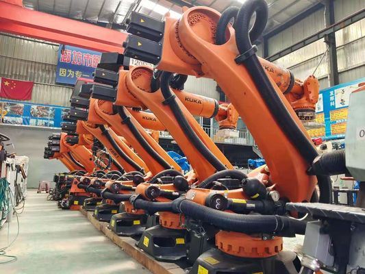 KUKA a utilisé l'armoire de commande robotique du bras KR210 C4 manipulant empilant le chargement emboutissant le découpage