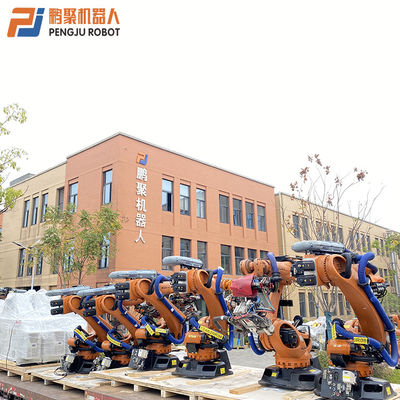 Kuka programme un robot de palettisation avec une répétabilité de ±0,1 mm et une intégration facile dans les systèmes existants