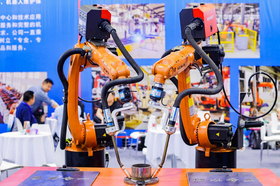 Occasion KR5 R1400 charge de robot de soudure à l'arc électrique basse