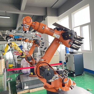 16 kg Kuka Robots utilisés avec IP65 Rating de sécurité, Robots de manutention de matériaux, Robots de soudage MIG