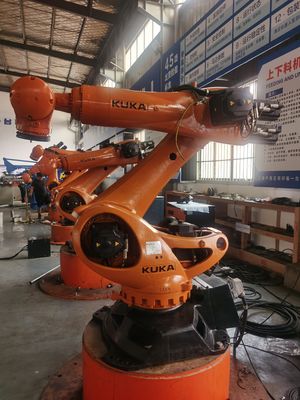 KUKA KR300 R2500 Ultra 300kg Charge utile 2500mm Portée utilisée Les robots KUKA avec une répétabilité de ±0,1 mm Et la programmation de Kuka Chargement du robot Manipulation de meulage Fraisage