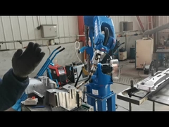 FANUC a utilisé les robots industriels manipulant le robot FANUC M-900iA/260L de soudage par points